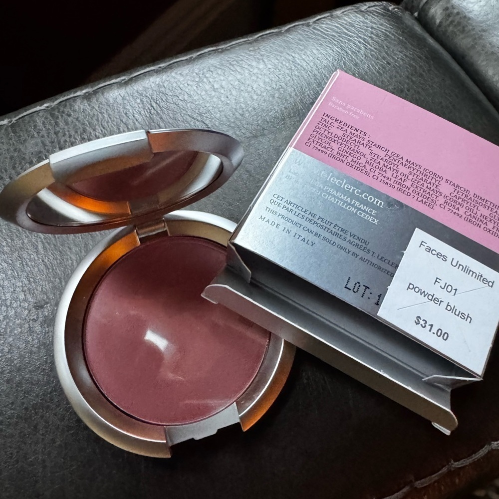T LeClerc Powder Blush 13 new in package - Picture 2 of 3